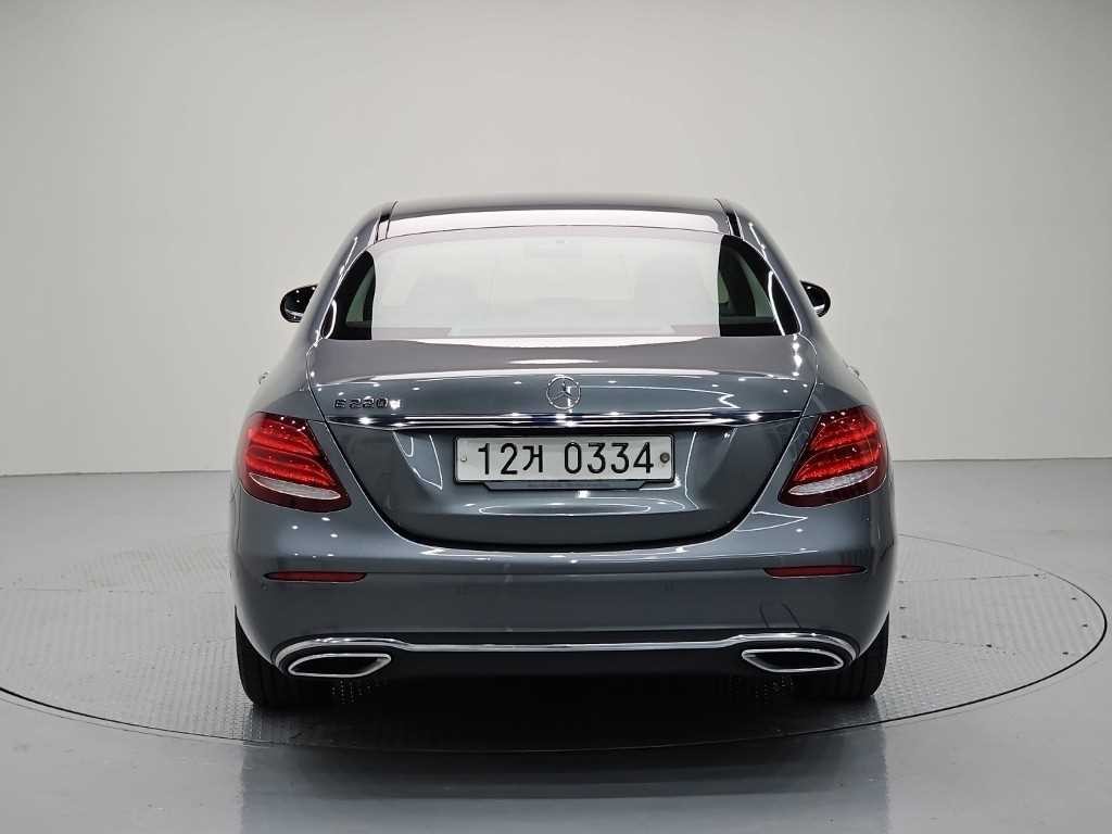 벤츠 E 클래스 E-클래스 W213 E220d 아방가르드 이미지 3