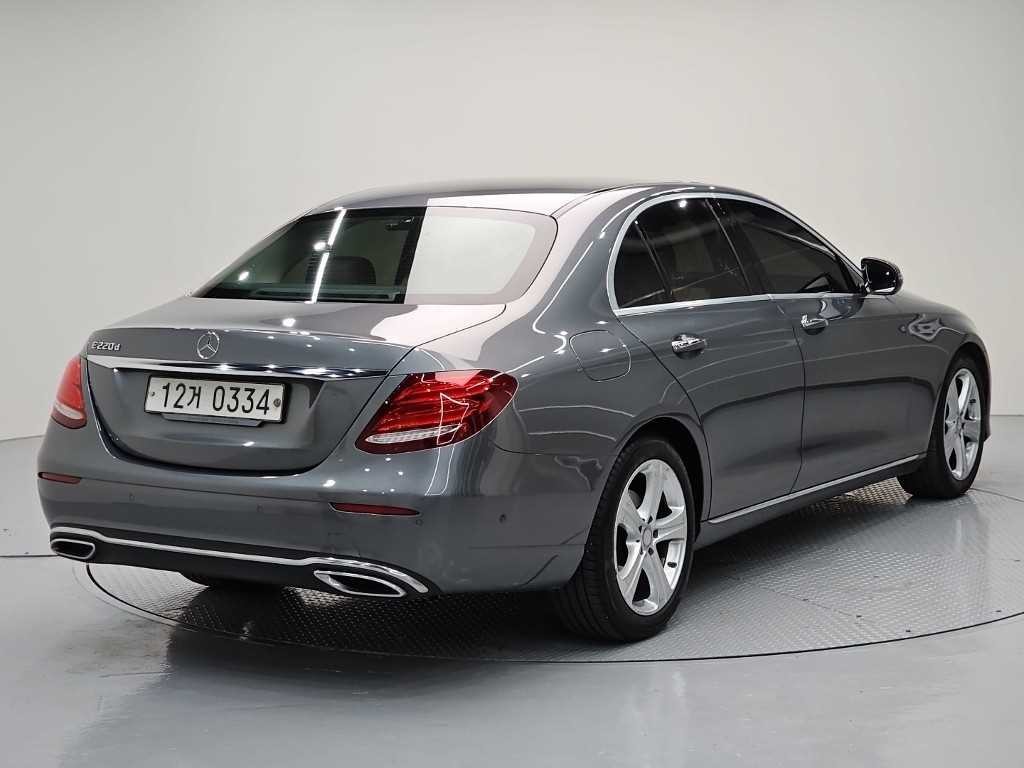 벤츠 E 클래스 E-클래스 W213 E220d 아방가르드 이미지 4