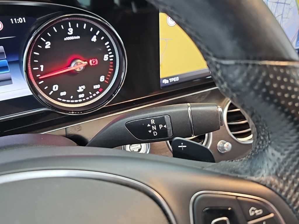 벤츠 E 클래스 E-클래스 W213 E220d 아방가르드 이미지 8