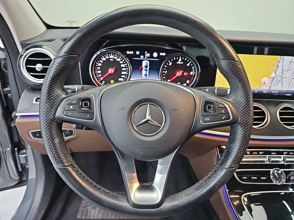 벤츠 E 클래스 E-클래스 W213 E220d 아방가르드 이미지 9
