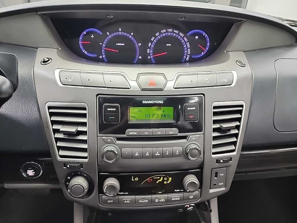 KG모빌리티(쌍용) 코란도 코란도투리스모 4WD TX 9인승 이미지 10