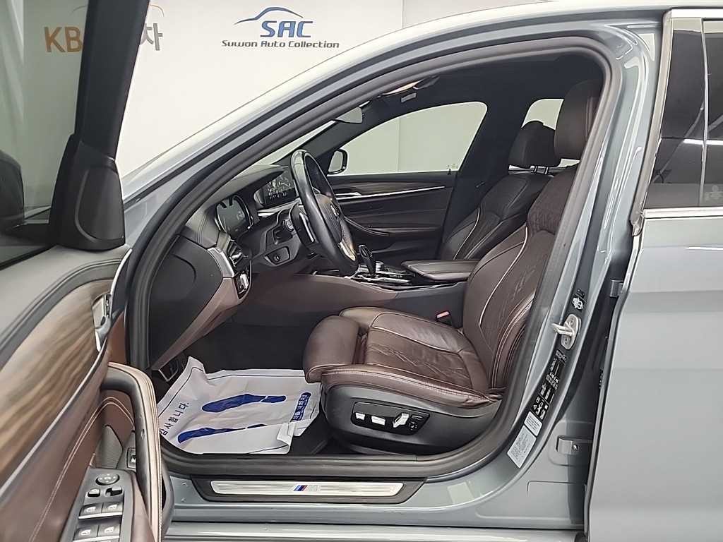 BMW 5시리즈 5시리즈 (G30) 530i xDrive M 스포츠 플러스 이미지 11
