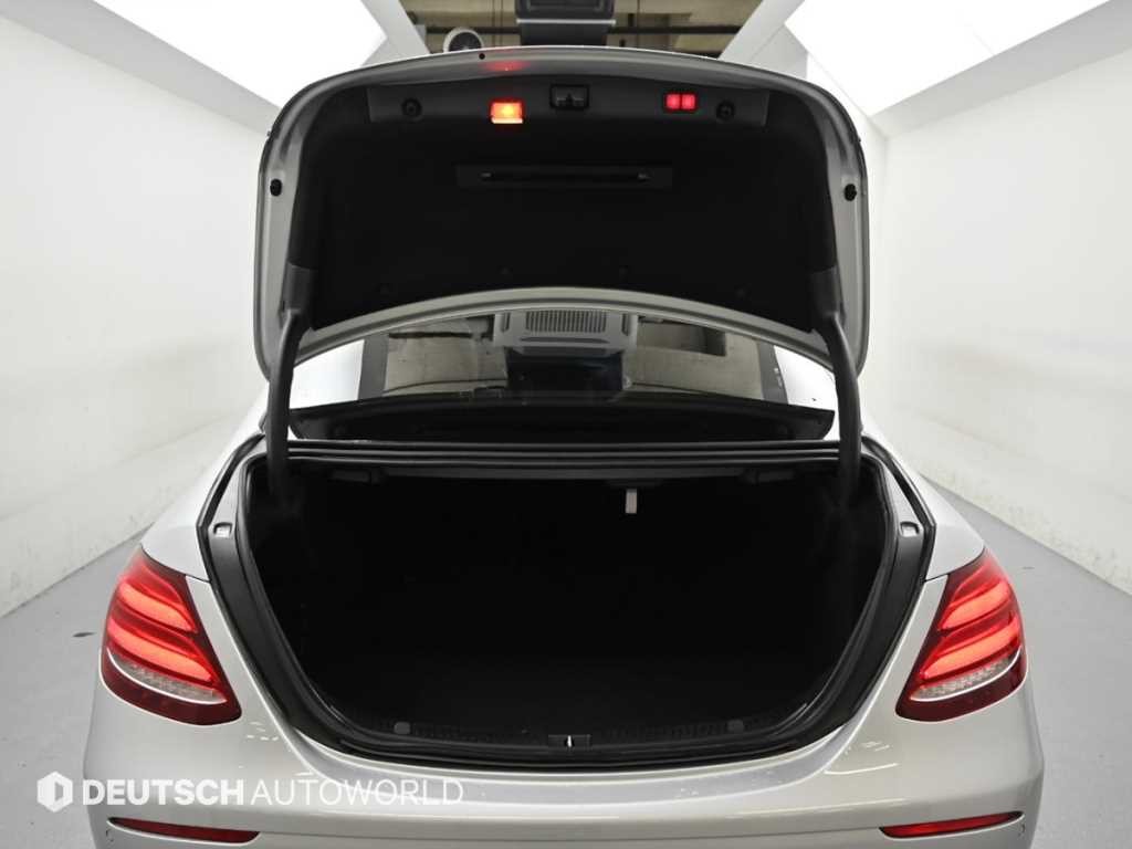 벤츠 E 클래스 E-클래스 W213 E300 아방가르드 이미지 19