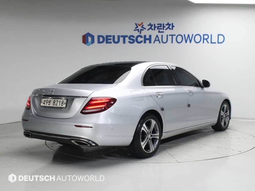 벤츠 E 클래스 E-클래스 W213 E300 아방가르드 이미지 2