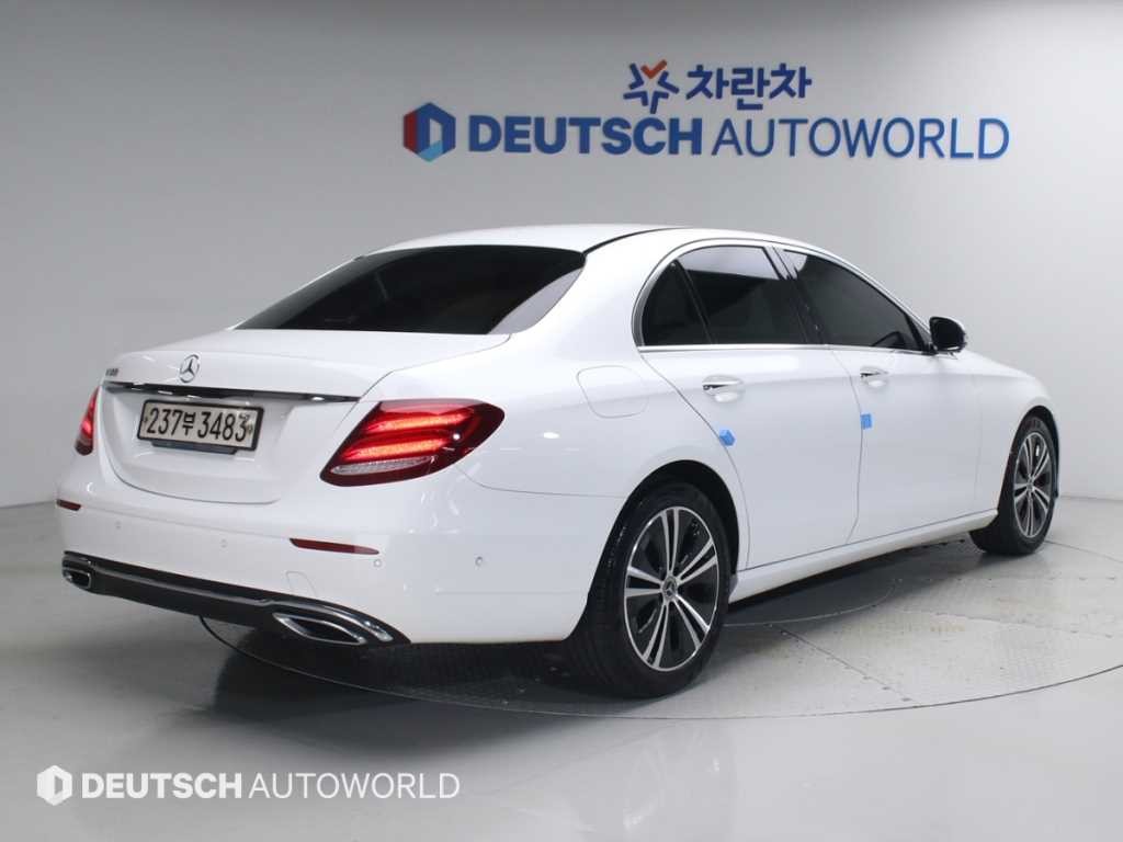 벤츠 E 클래스 E-클래스 W213 E300 아방가르드 이미지 2