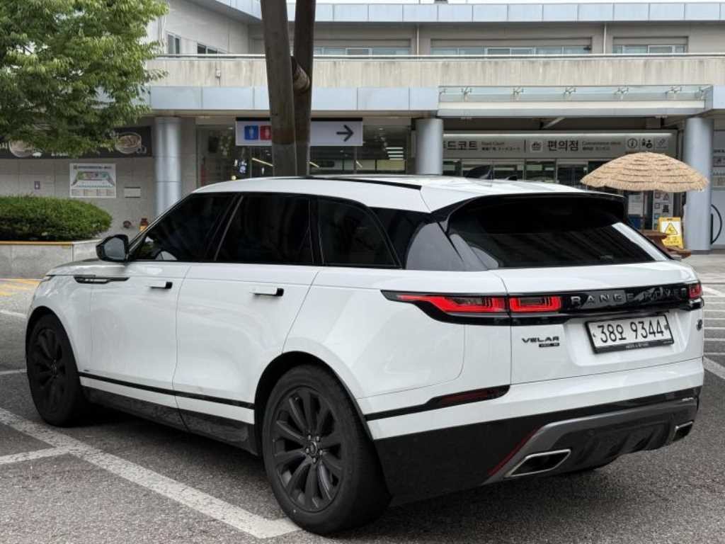 랜드로버 레인지로버 벨라 3.0 D300 R-다이나믹 SE 이미지 4