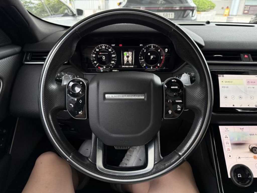 랜드로버 레인지로버 벨라 3.0 D300 R-다이나믹 SE 이미지 6