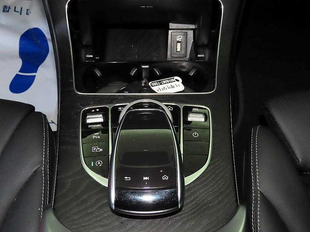벤츠 C 클래스 C클래스 W205 C220 d 4MATIC 익스클루시브 이미지 13