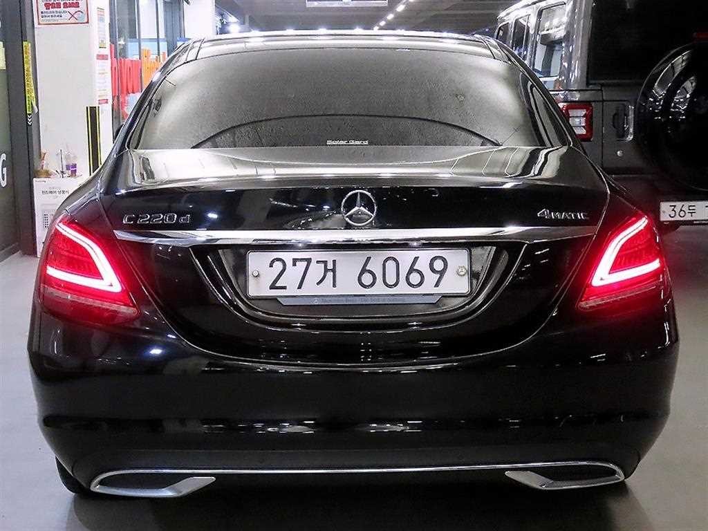 벤츠 C 클래스 C클래스 W205 C220 d 4MATIC 익스클루시브 이미지 5