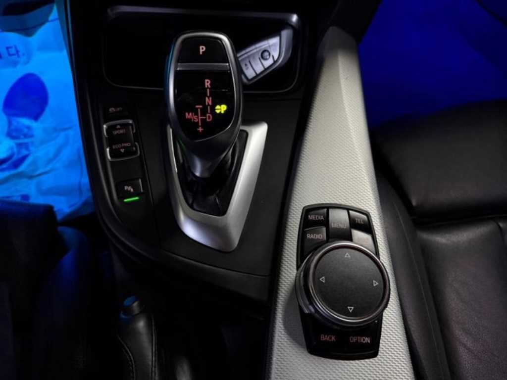 BMW 4시리즈 4시리즈 (F32) 428i 컨버터블 M 스포츠 이미지 9