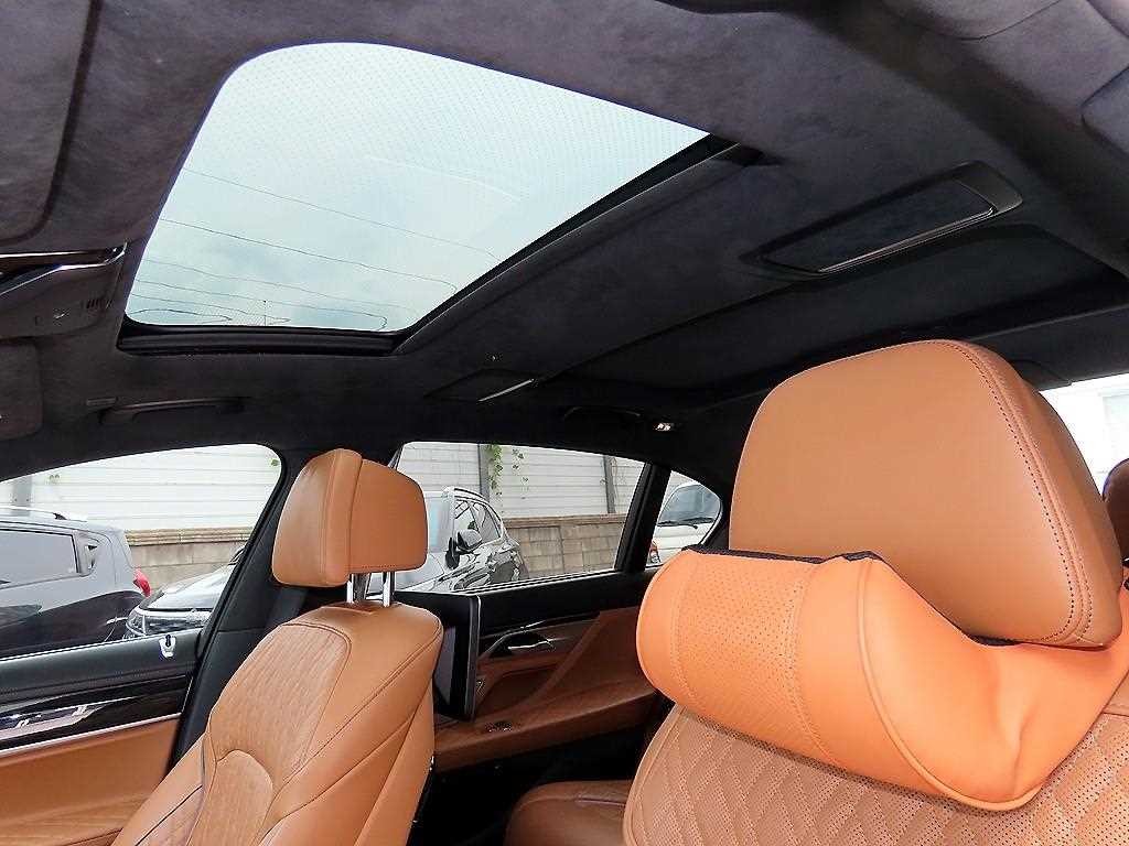 BMW 7시리즈 7시리즈 (G11) 745e i퍼포먼스 M스포츠 이미지 17