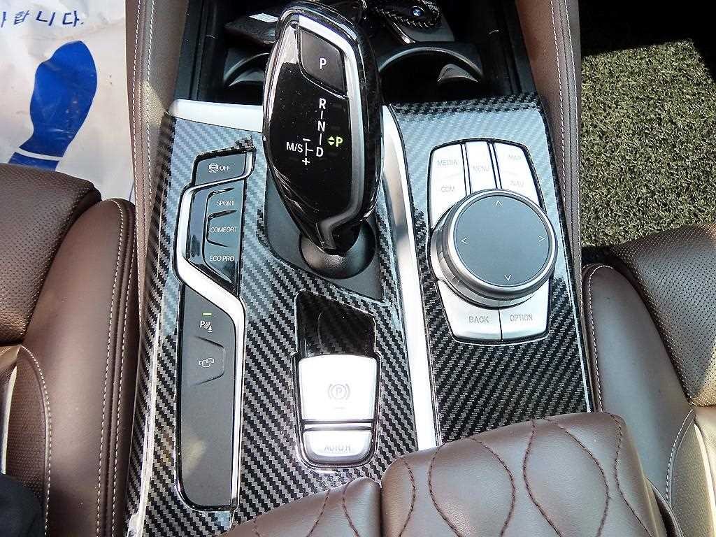BMW 5시리즈 5시리즈 (G30) 530i xDrive M 스포츠 플러스 이미지 11