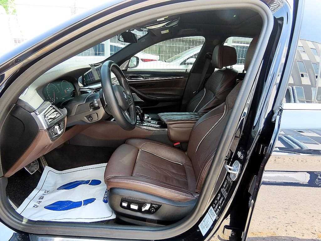 BMW 5시리즈 5시리즈 (G30) 530i xDrive M 스포츠 플러스 이미지 5