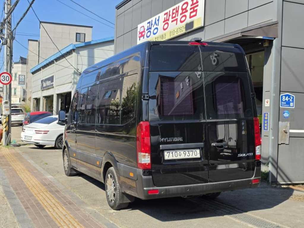 현대 솔라티 럭셔리 15인승 이미지 3