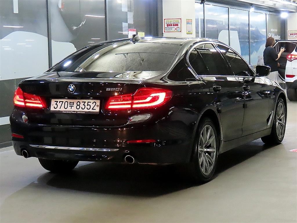 BMW 5시리즈 5시리즈 (G30) 520i 럭셔리 이미지 4