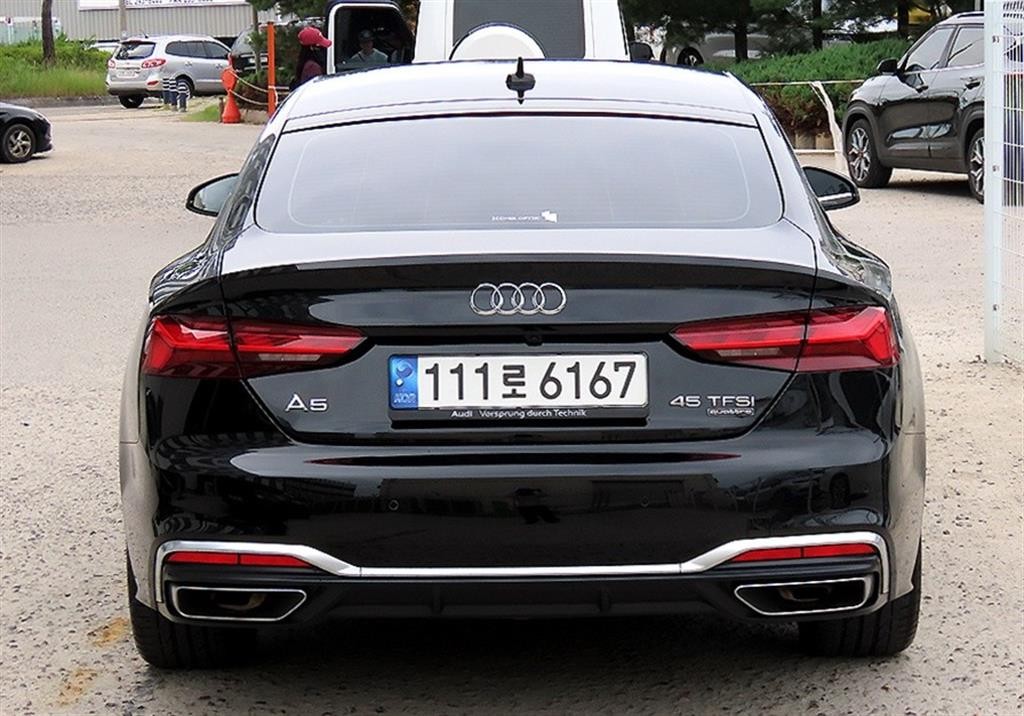 아우디 A5 A5 (F5) 45 TFSI 콰트로 프리미엄 스포트백 이미지 4