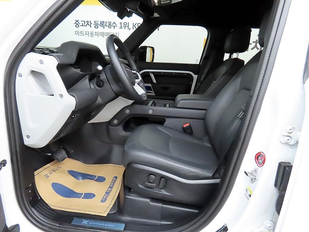 랜드로버 디펜더 디펜더 (L663) 110 P300 X-Dynamic SE 이미지 5