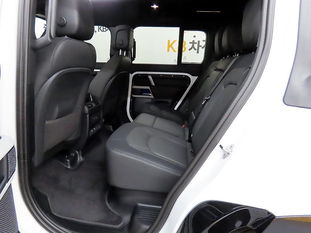 랜드로버 디펜더 디펜더 (L663) 110 P300 X-Dynamic SE 이미지 6