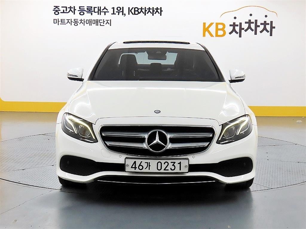 벤츠 E 클래스 E-클래스 W213 E220d 아방가르드 이미지 1
