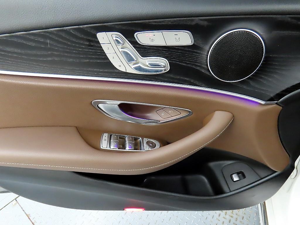 벤츠 E 클래스 E-클래스 W213 E220d 아방가르드 이미지 11