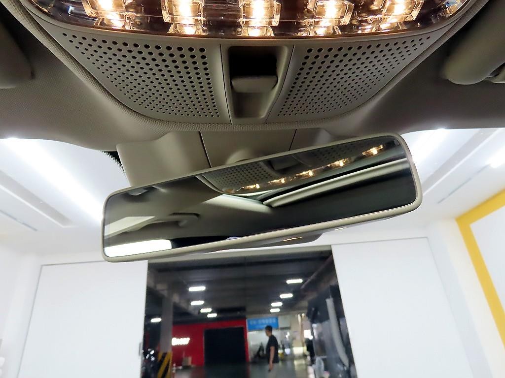 벤츠 E 클래스 E-클래스 W213 E220d 아방가르드 이미지 17