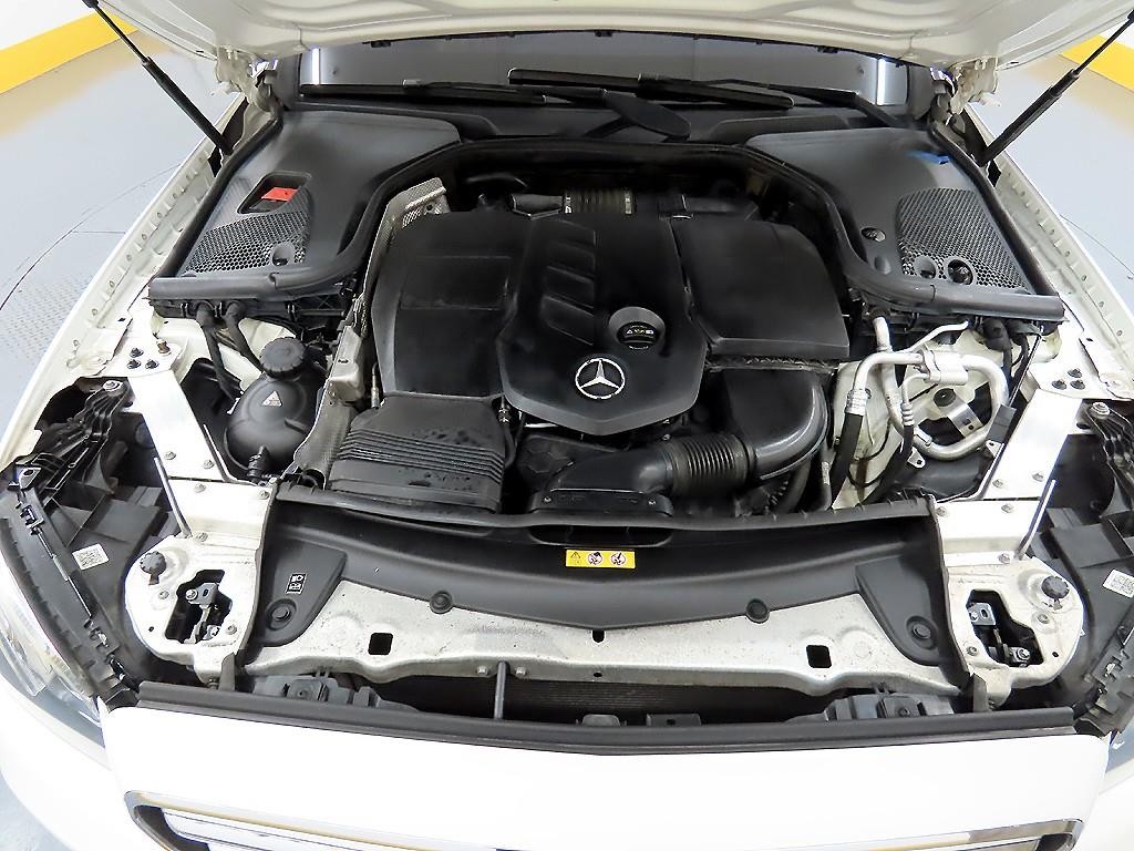 벤츠 E 클래스 E-클래스 W213 E220d 아방가르드 이미지 19