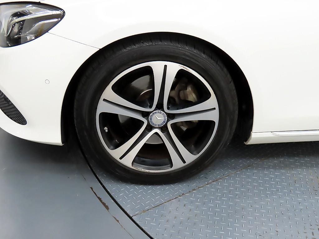 벤츠 E 클래스 E-클래스 W213 E220d 아방가르드 이미지 20