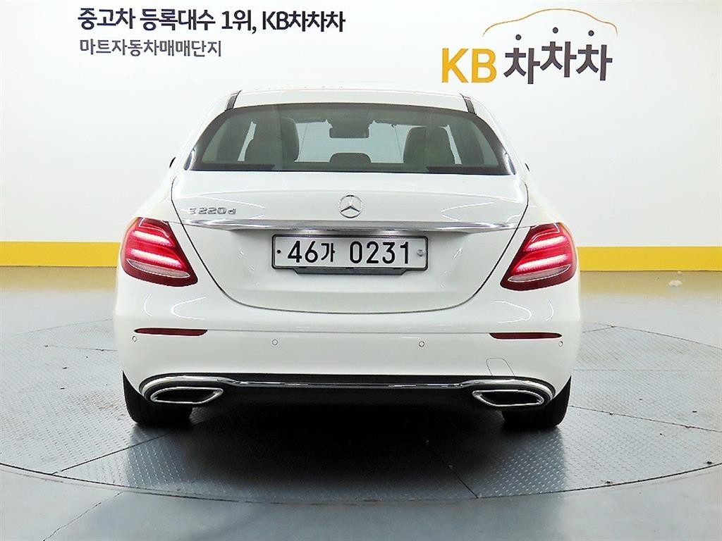 벤츠 E 클래스 E-클래스 W213 E220d 아방가르드 이미지 3
