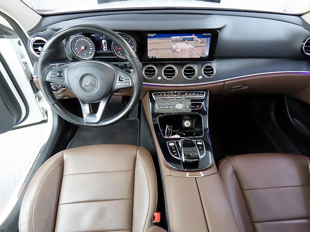 벤츠 E 클래스 E-클래스 W213 E220d 아방가르드 이미지 7