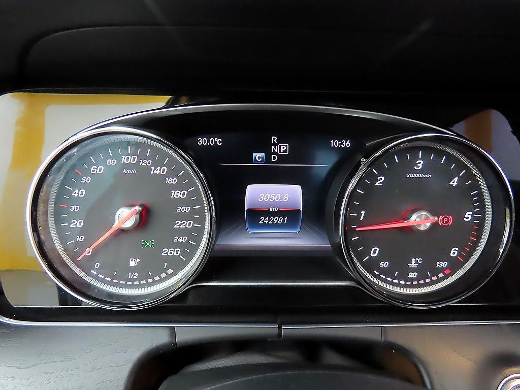 벤츠 E 클래스 E-클래스 W213 E220d 아방가르드 이미지 8