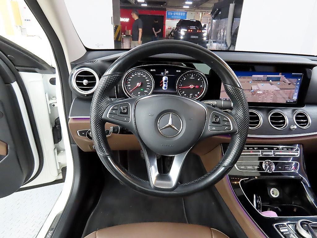 벤츠 E 클래스 E-클래스 W213 E220d 아방가르드 이미지 9
