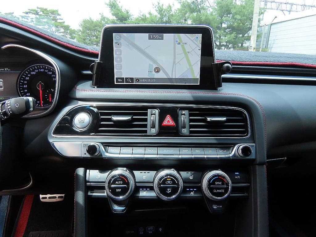 제네시스 G70 2.0T AWD 스포츠 패키지 이미지 14