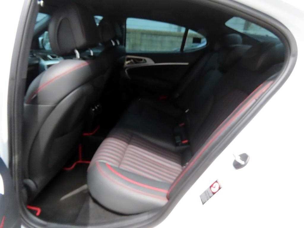 제네시스 G70 2.0T AWD 스포츠 패키지 이미지 6