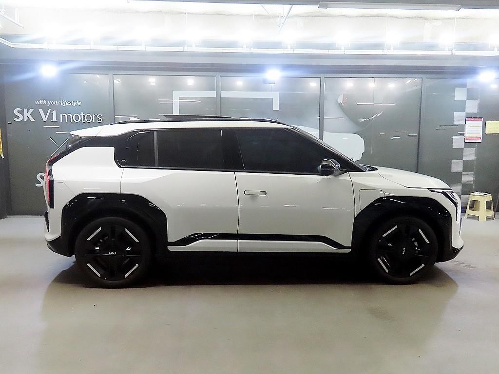 기아 EV3 롱레인지 2WD GT 라인 이미지 3