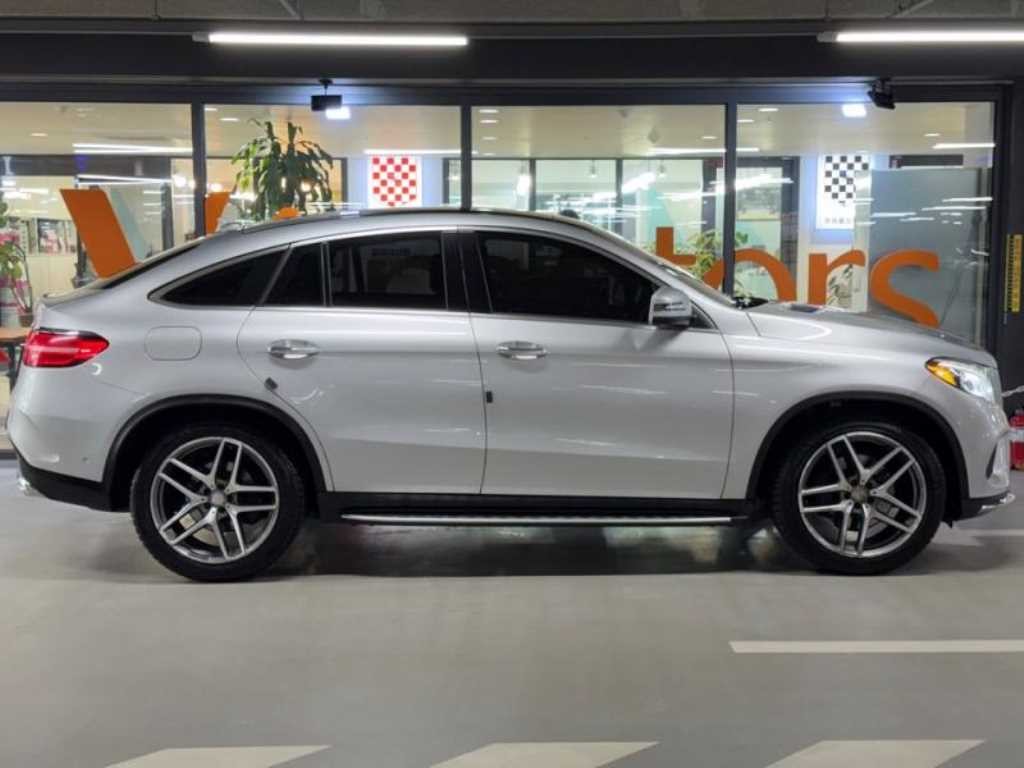 벤츠 GLE 클래스 GLE 클래스 W166 GLE 350 d 4MATIC 쿠페 이미지 3