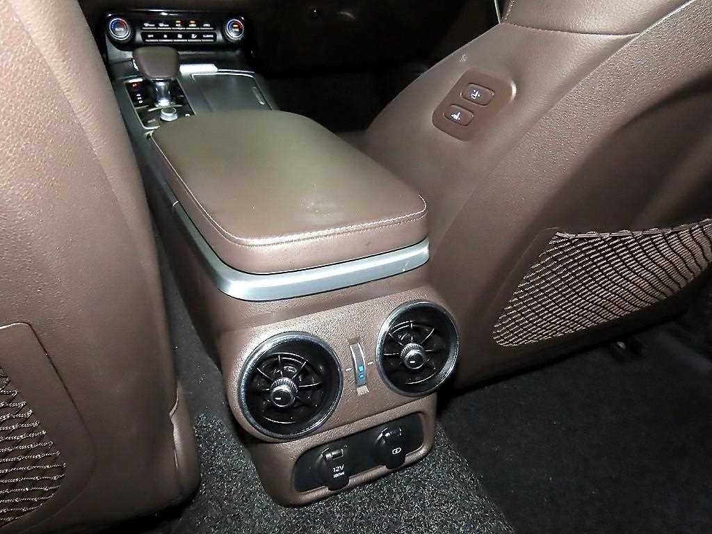 기아 스팅어 가솔린 2.0 터보 AWD 플래티넘 이미지 16