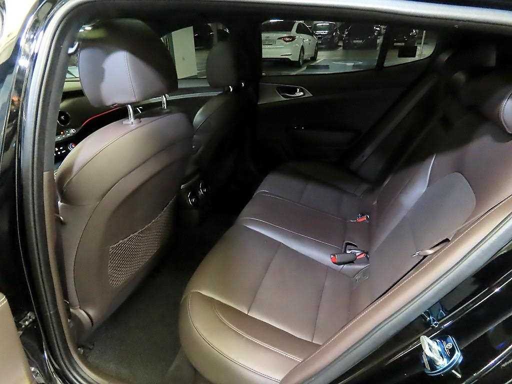 기아 스팅어 가솔린 2.0 터보 AWD 플래티넘 이미지 7