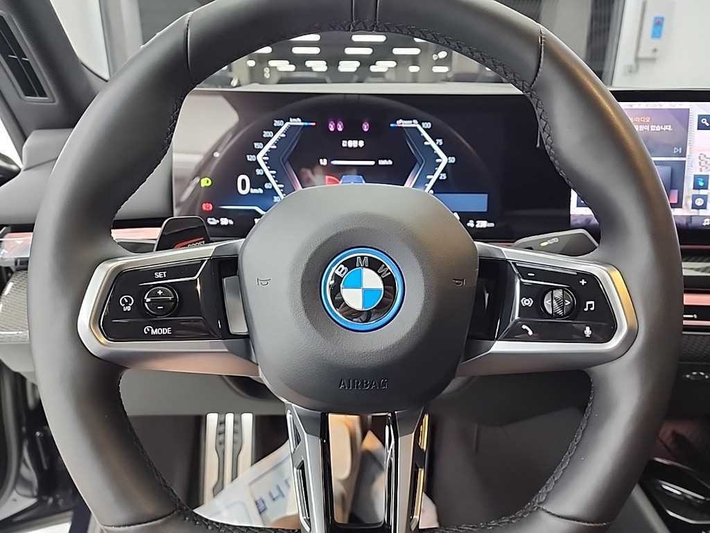 BMW i5 eDrive 40 M 스포츠 프로 이미지 9