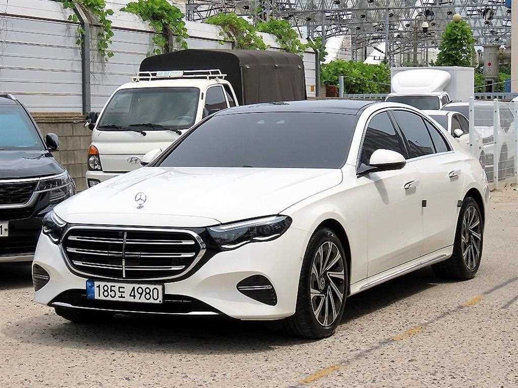 벤츠 E 클래스 E-클래스 W214 E300 4MATIC 익스클루시브 이미지 3