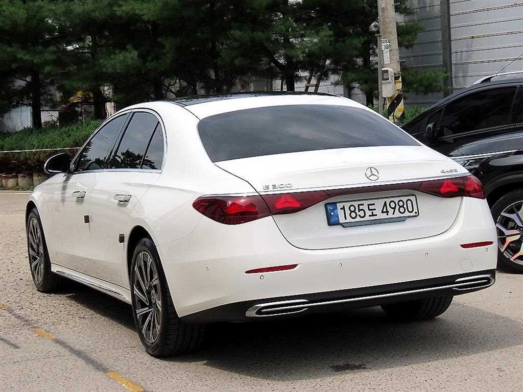 벤츠 E 클래스 E-클래스 W214 E300 4MATIC 익스클루시브 이미지 4