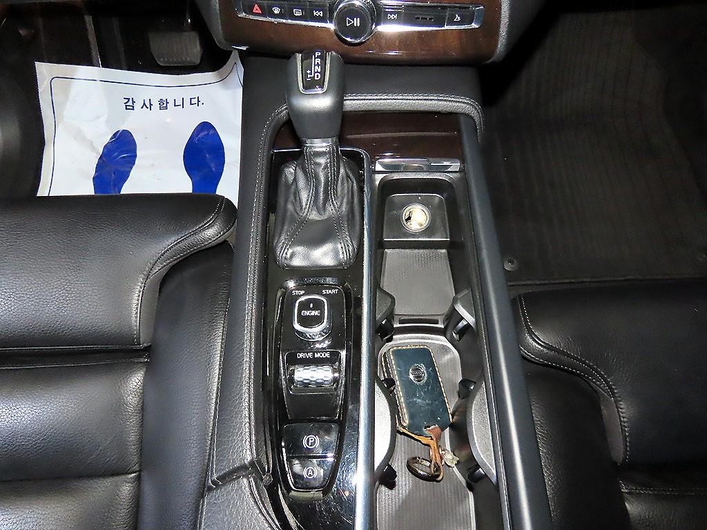 볼보 XC90 XC90 2세대 2.0 D5 AWD 모멘텀 이미지 12