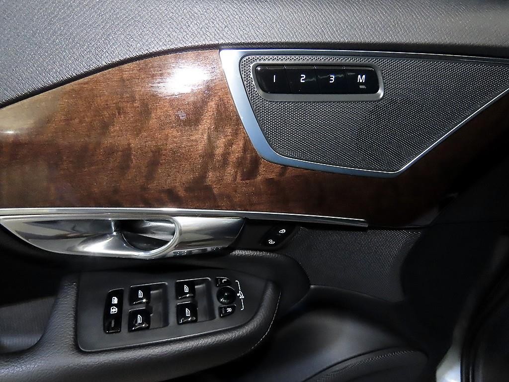 볼보 XC90 XC90 2세대 2.0 D5 AWD 모멘텀 이미지 13