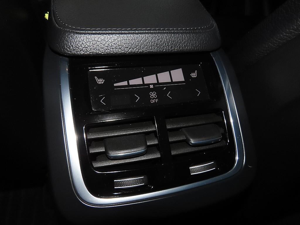 볼보 XC90 XC90 2세대 2.0 D5 AWD 모멘텀 이미지 14
