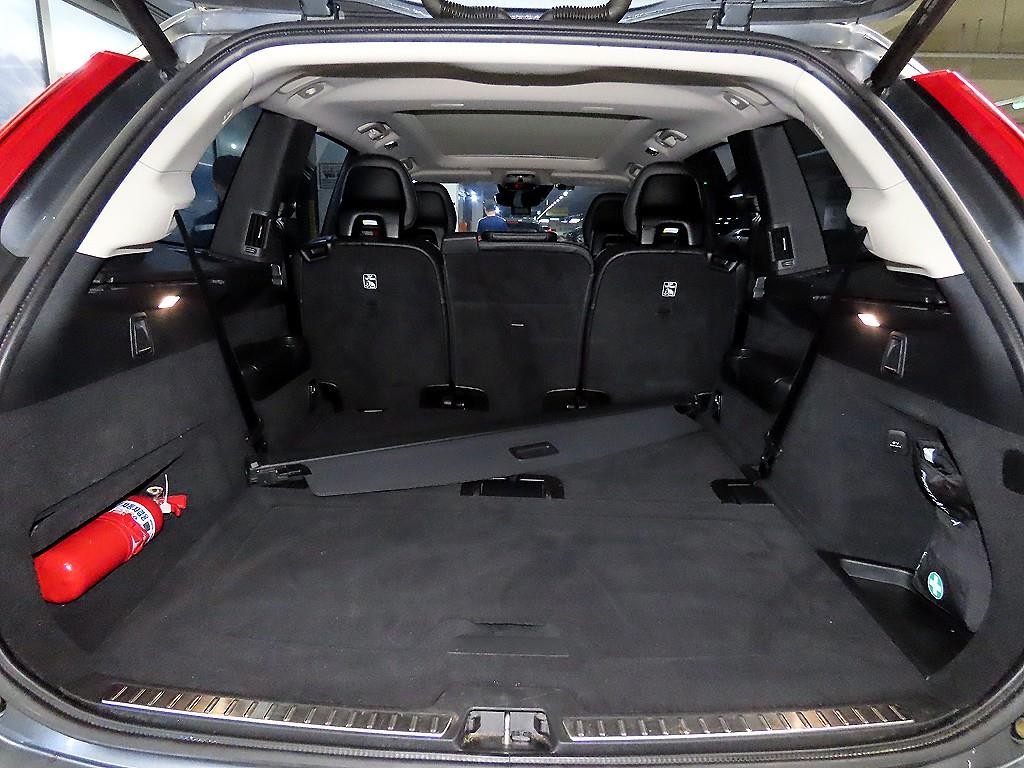 볼보 XC90 XC90 2세대 2.0 D5 AWD 모멘텀 이미지 17