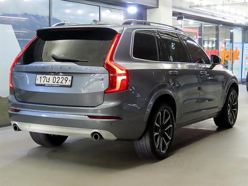 볼보 XC90 XC90 2세대 2.0 D5 AWD 모멘텀 이미지 4