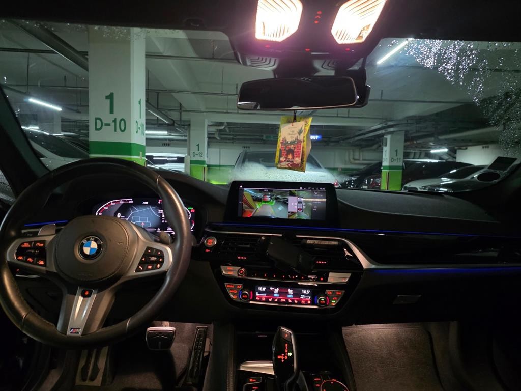 BMW 5시리즈 5시리즈 (G30) 520d M 스포츠 플러스 이미지 16