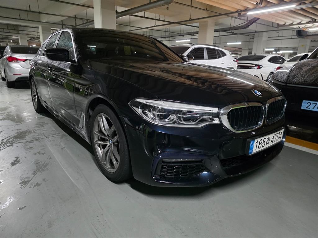 BMW 5시리즈 5시리즈 (G30) 520d M 스포츠 플러스 이미지 2