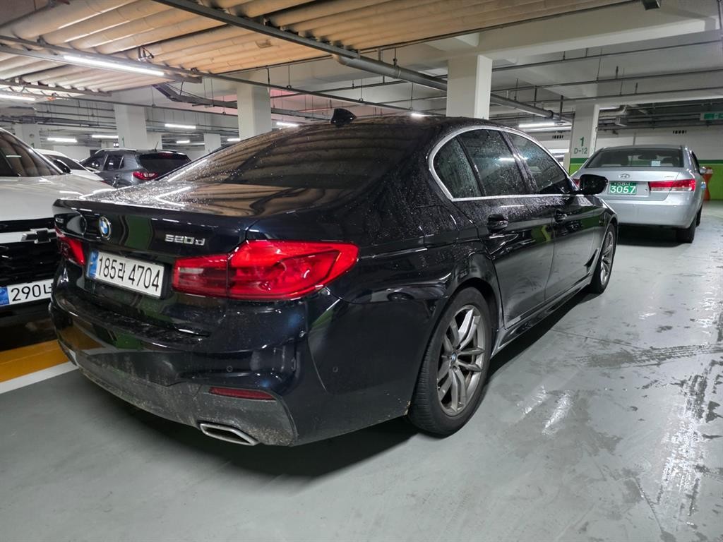 BMW 5시리즈 5시리즈 (G30) 520d M 스포츠 플러스 이미지 3