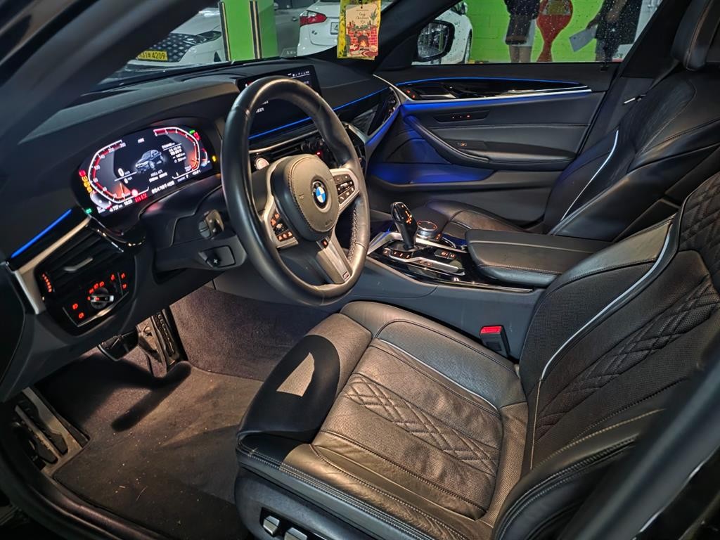 BMW 5시리즈 5시리즈 (G30) 520d M 스포츠 플러스 이미지 5