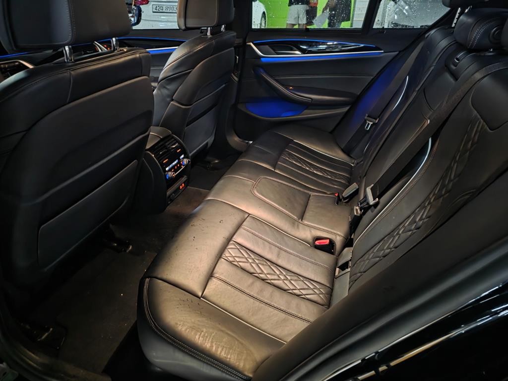 BMW 5시리즈 5시리즈 (G30) 520d M 스포츠 플러스 이미지 6